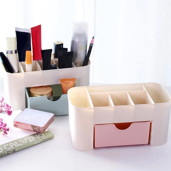 Makeup Cutlery Box Used For Storing Makeup Equipments And Kits Used By Womens And Ladies.