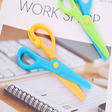 Kids Handmade Plastic Safety Scissors – Child-Friendly Safety Scissors for Safe Cutting