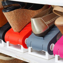 Adjustable Plastic Shoe Organizer – Portable, space-saving shoe rack with adjustable slots for organized storage.