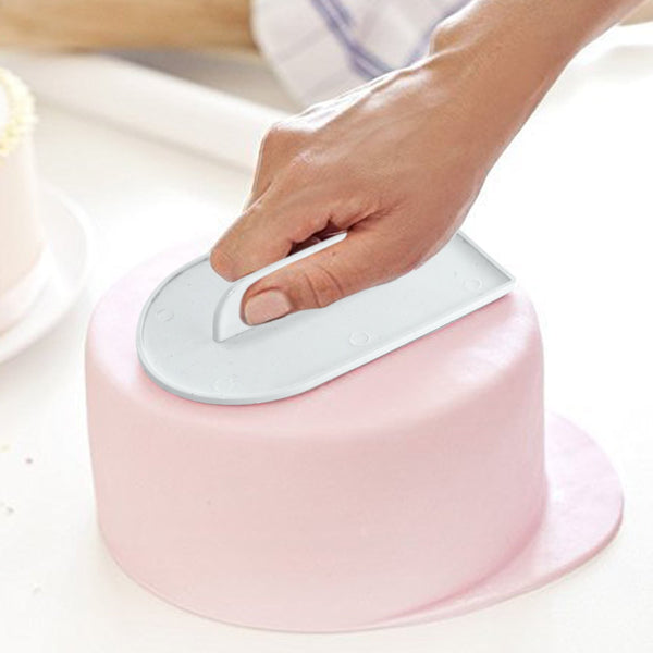 Plastic Cake Decorating Icing Smoother – Pastry and Candy Baking Tool for Smoothing Icing.